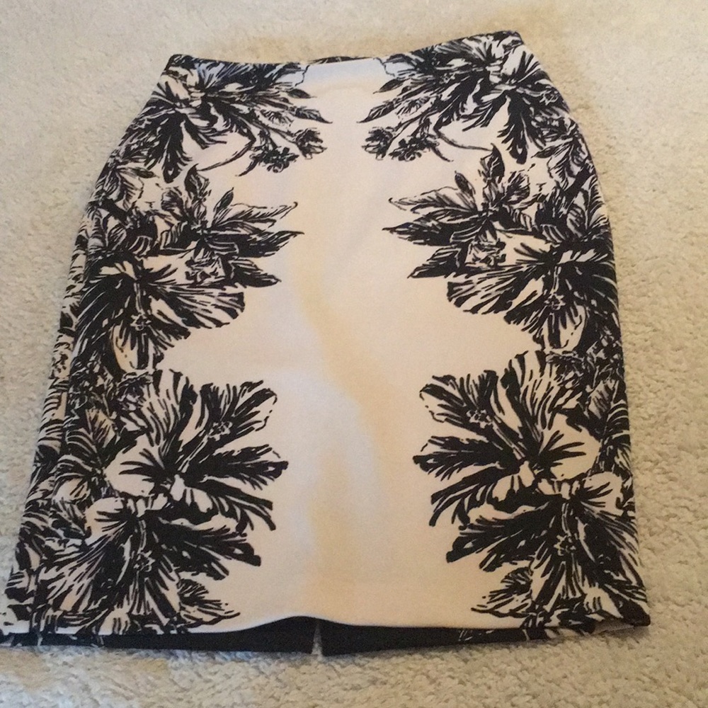 Limited Pencil skirt!